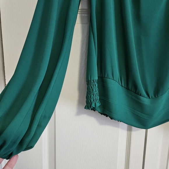 New York And Company 7th Ave Solid Green Blouse Size Small - Picture 2 of 4